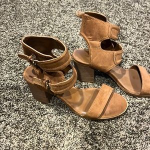 Dark camel sandals, with double straps around the ankles size 7.5 M